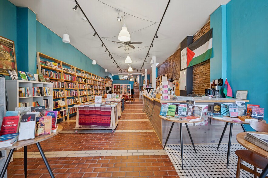 210 S 45th St, Philadelphia, PA à louer - Photo du bâtiment - Image 3 de 8