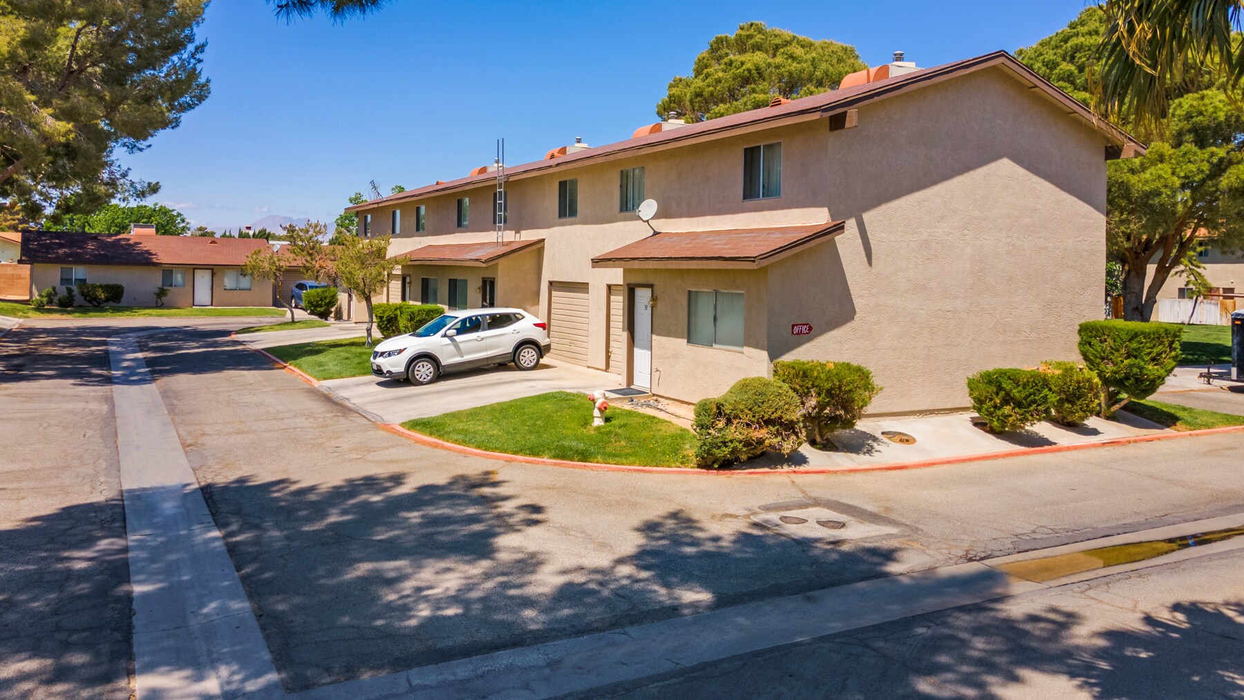 121 N Gateway Blvd, Ridgecrest, CA à vendre Photo du bâtiment- Image 1 de 17