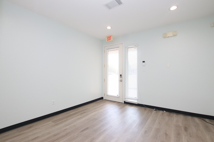 1508 Dessau Ridge Ln, Austin, TX for sale - Interior Photo - Image 3 of 13