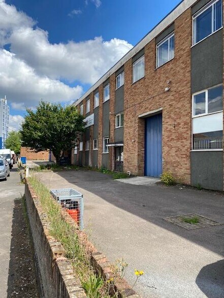 Tamian Way, Hounslow à vendre - Photo du bâtiment - Image 1 de 5