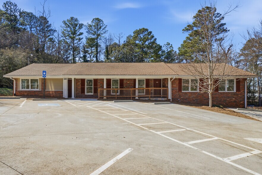 2239 Scenic Dr, Snellville, GA à vendre - Photo du bâtiment - Image 2 de 45