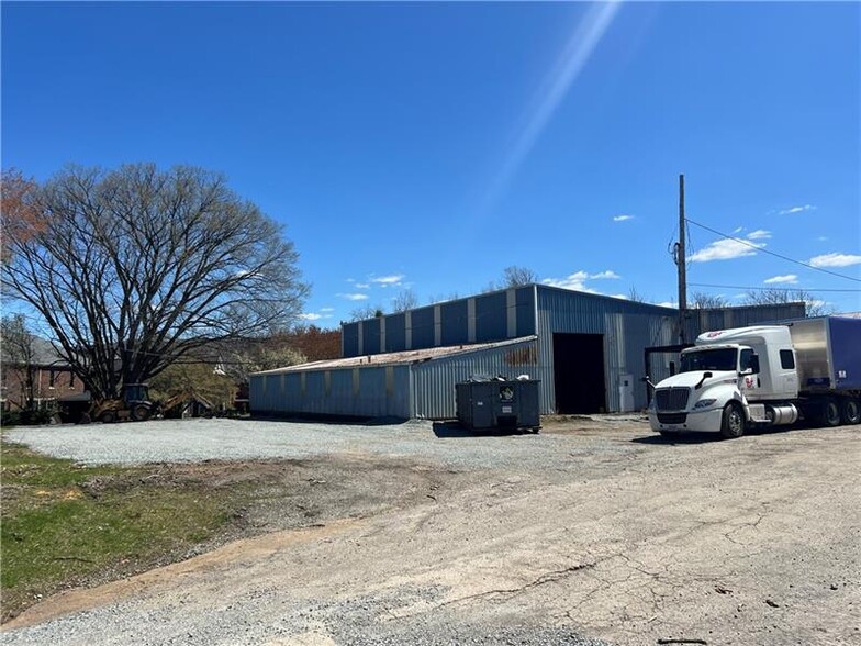 125 N 4th St, Connellsville, PA for lease - Building Photo - Image 2 of 15