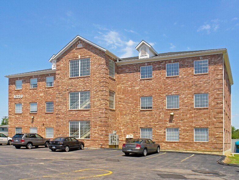 6220 S Lindbergh Blvd, Saint Louis, MO à louer - Photo du bâtiment - Image 2 de 5