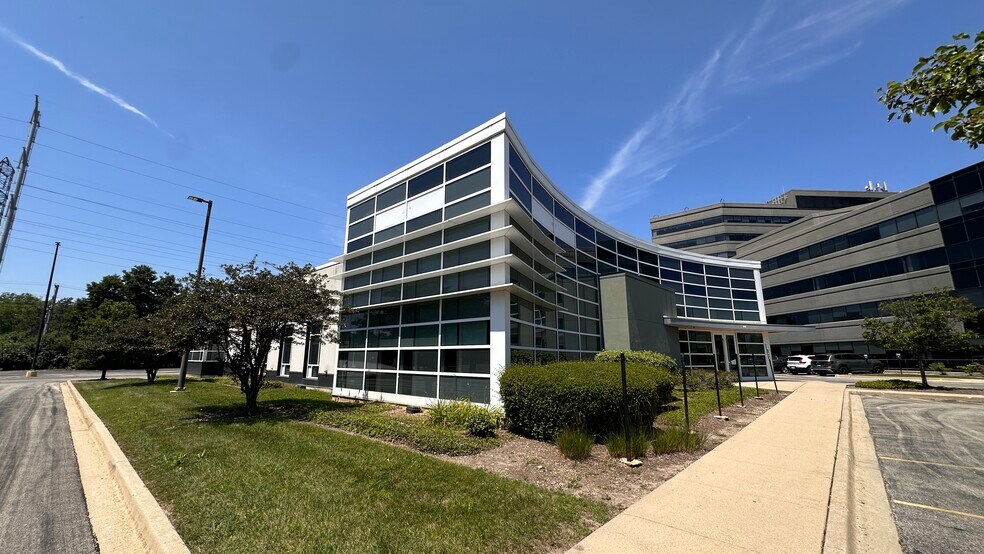444 Skokie Blvd, Northbrook, IL à louer - Photo du bâtiment - Image 3 de 12