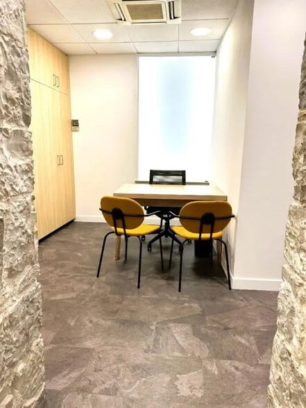 Retail in Nice for lease - Building Photo - Image 3 of 6