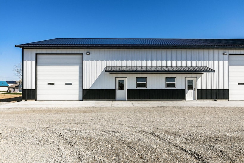 31 Dale Lee Dr, Palo, IA à louer - Photo du bâtiment - Image 3 de 6