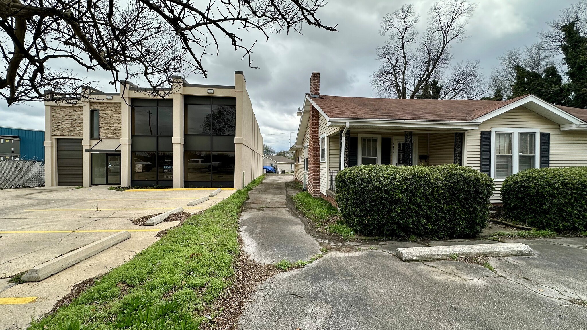 Clinton Ave W Development portefeuille de 2 propriétés à vendre sur LoopNet.ca Photo principale- Image 1 de 6