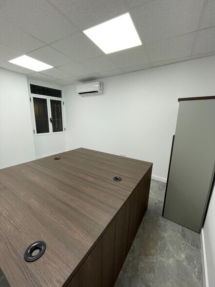 Office in València for lease - Interior Photo - Image 2 of 13