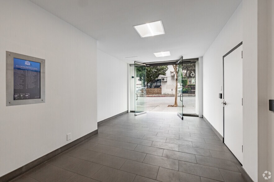 611 S Catalina St, Los Angeles, CA à louer - Hall d’entrée - Image 3 de 19