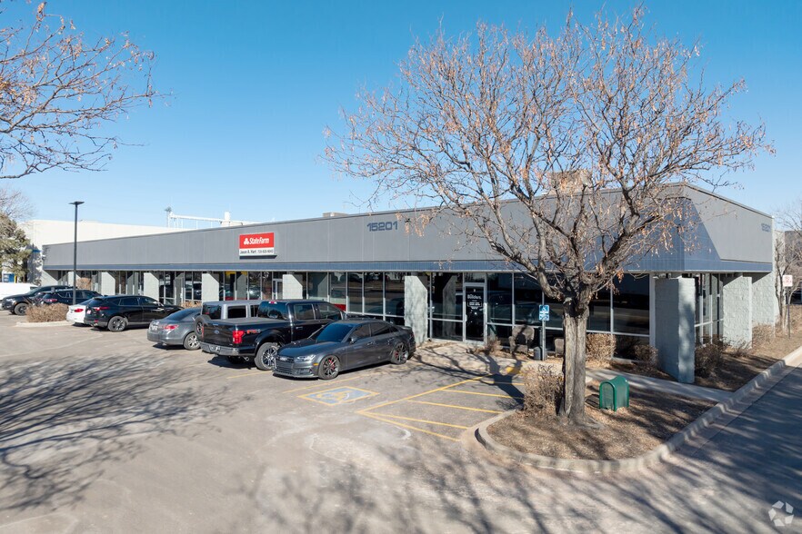 15250 E 33rd Pl, Aurora, CO à louer - Photo du bâtiment - Image 3 de 19