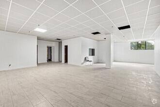 949-955 Yonkers Ave, Yonkers, NY for lease Interior Photo- Image 2 of 3