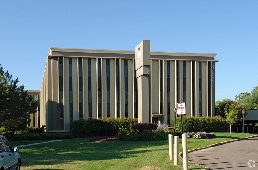 8441 Wayzata Blvd, Golden Valley, MN for lease - Building Photo - Image 3 of 7