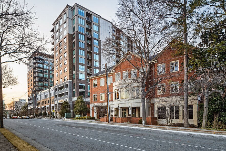 532 E Paces Ferry Rd NE, Atlanta, GA à vendre - Photo du bâtiment - Image 2 de 14