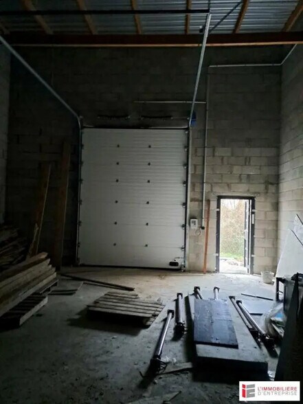 Bureau dans Noyal-Châtillon-sur-Seiche à louer - Photo du bâtiment - Image 2 de 7