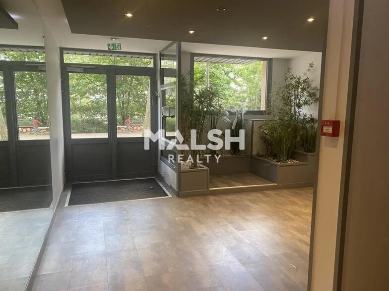 Office in Lyon for lease - Lobby - Image 3 of 12