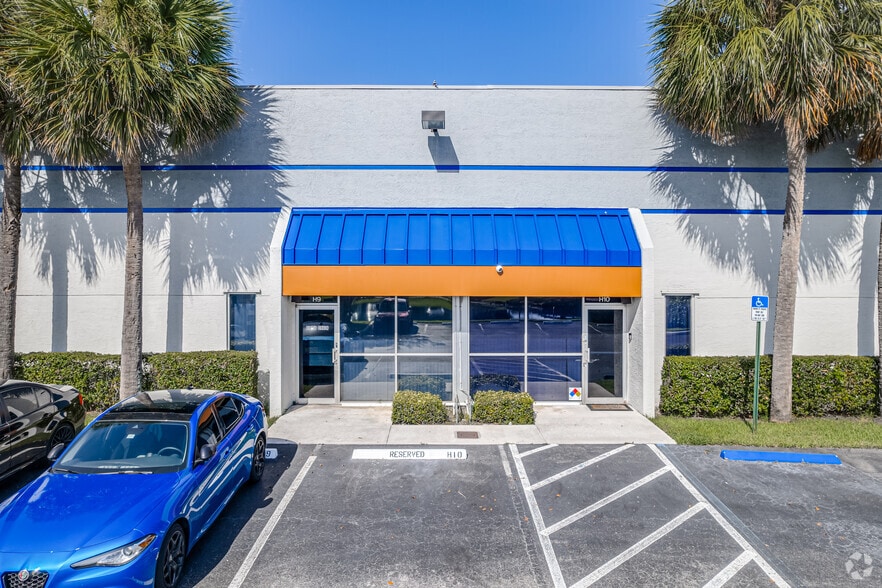 6601 Lyons Rd, Coconut Creek, FL for lease - Primary Photo - Image 2 of 19