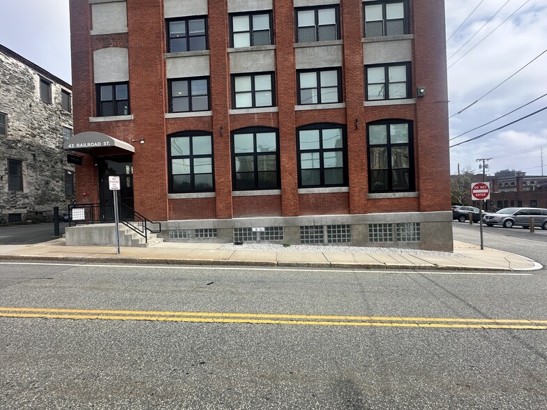 43 Railroad St, Woonsocket, RI for lease - Building Photo - Image 2 of 7