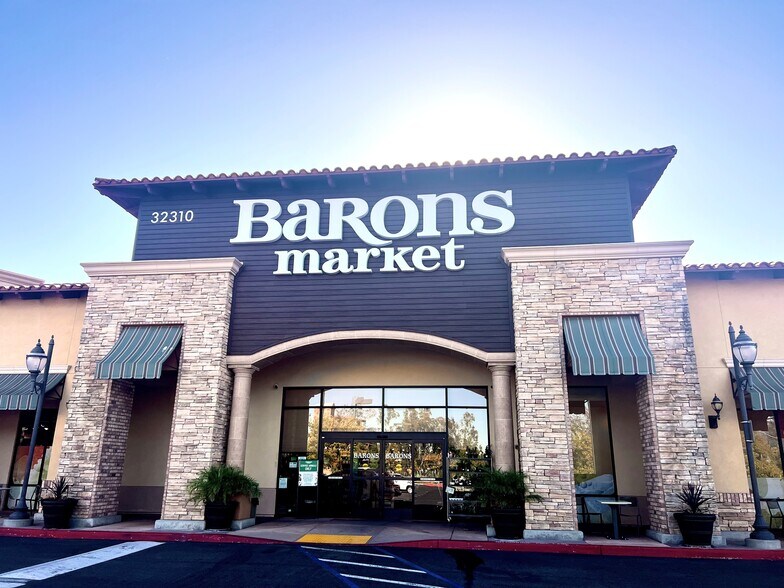 Clinton Keith Rd, Wildomar, CA à louer - Photo du bâtiment - Image 3 de 9