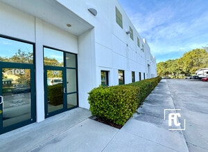 574 NW Mercantile Pl, Port Saint Lucie, FL for lease Building Photo- Image 2 of 9