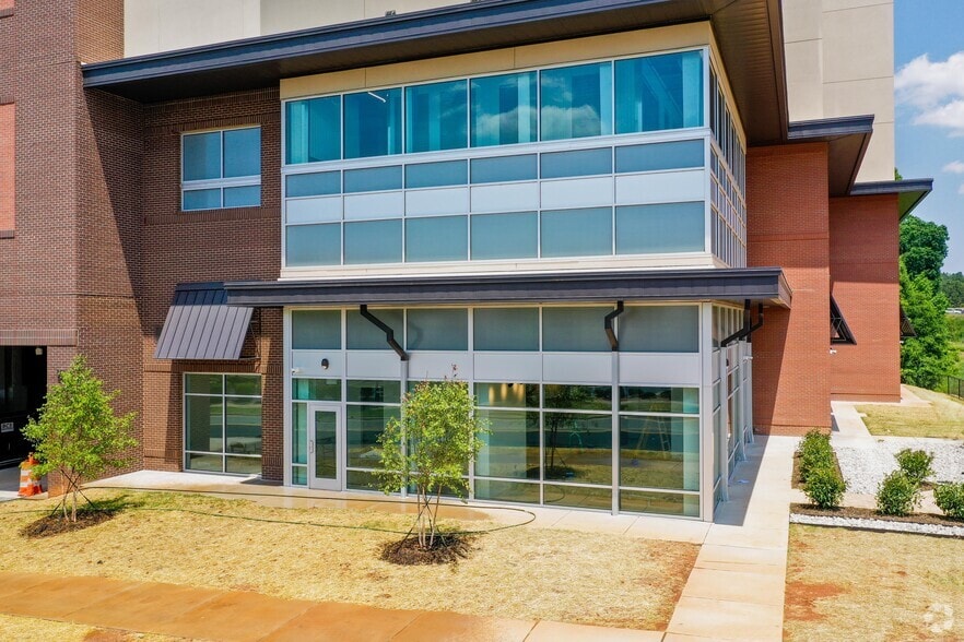 11116 Providence Rd, Charlotte, NC for lease - Building Photo - Image 3 of 4