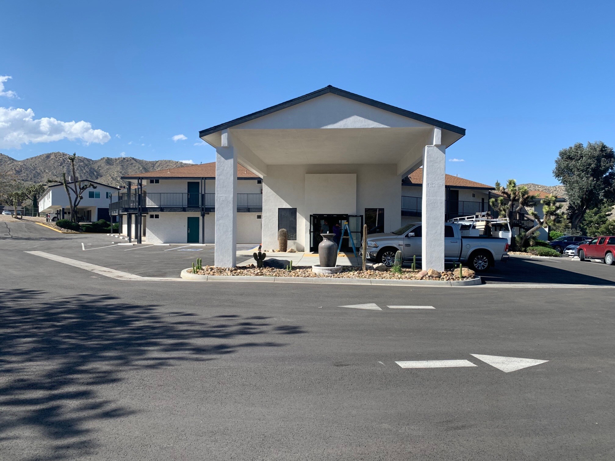 54850 29 Palms Hwy, Yucca Valley, CA à louer Photo du bâtiment- Image 1 de 9