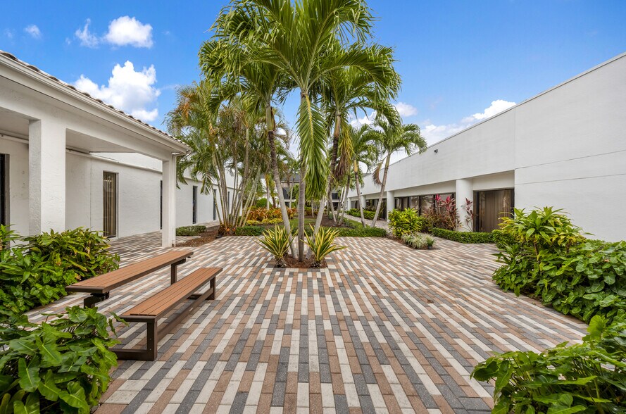 2005 W Cypress Creek Rd, Fort Lauderdale, FL à louer - Photo du bâtiment - Image 3 de 11