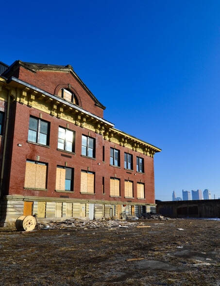 725 Bellows Ave, Columbus, OH à louer - Photo du bâtiment - Image 3 de 5