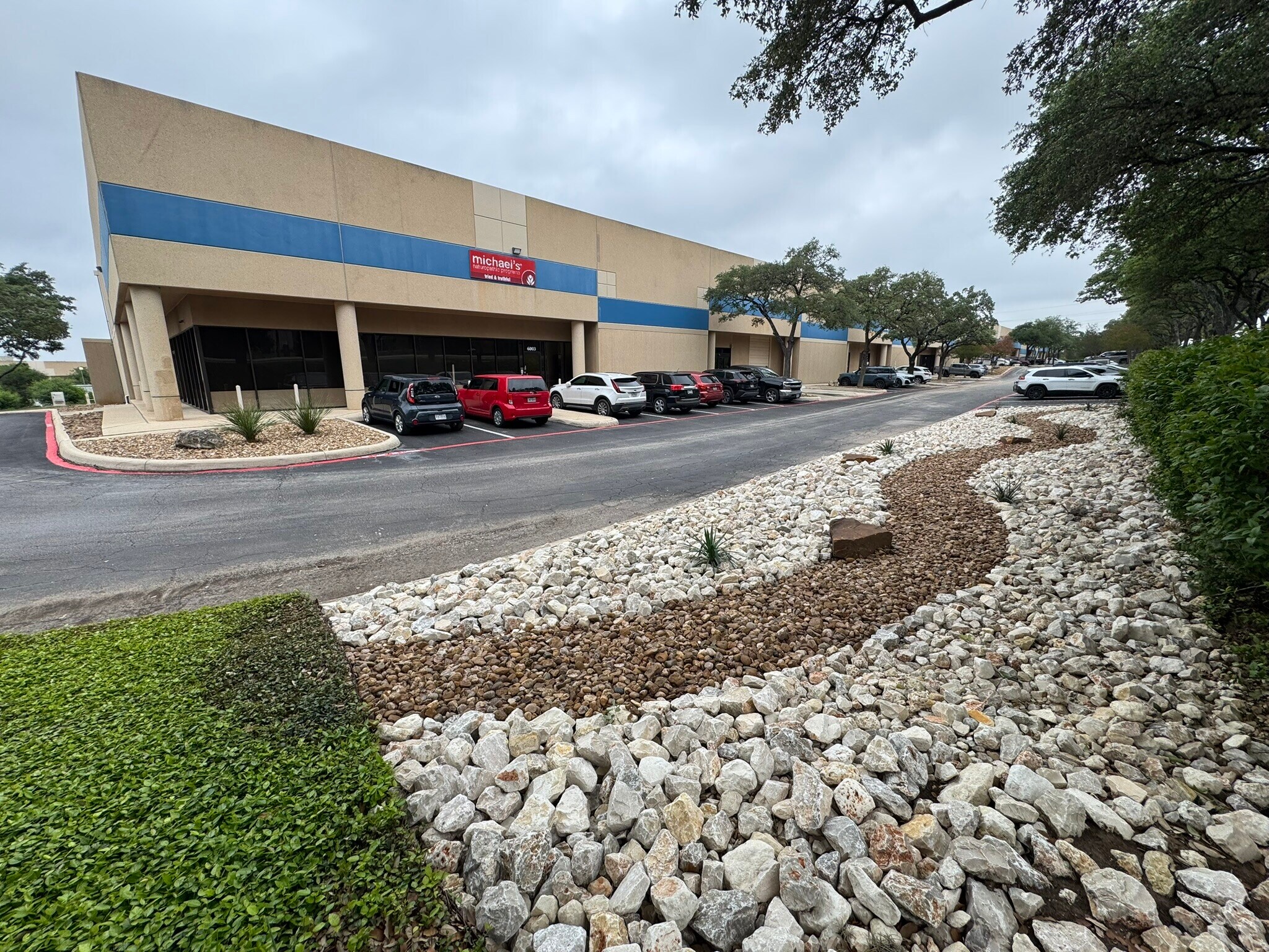 6001-6035 Randolph Blvd, San Antonio, TX à louer Photo principale- Image 1 de 9