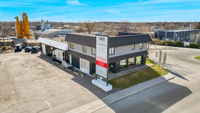Plus de détails pour 1500-1502 Boul Des Laurentides, Laval, QC - Commerce de détail à vendre