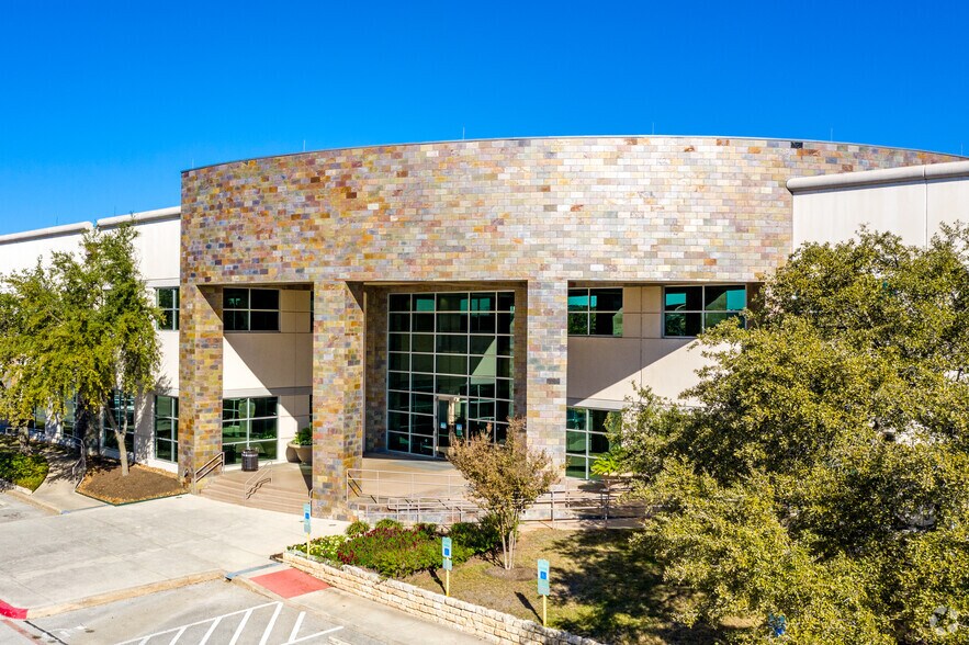 227 N Loop 1604 E, San Antonio, TX à louer - Photo du bâtiment - Image 3 de 7