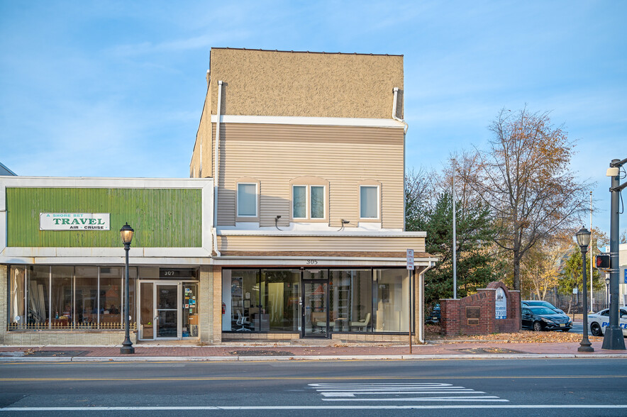 305 Main St, Lakewood, NJ for lease - Building Photo - Image 1 of 15