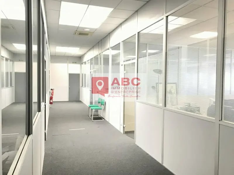 Office in Mauguio for lease Interior Photo- Image 1 of 7