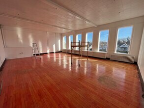 1034 S 18th St, Manitowoc, WI for lease Interior Photo- Image 2 of 2