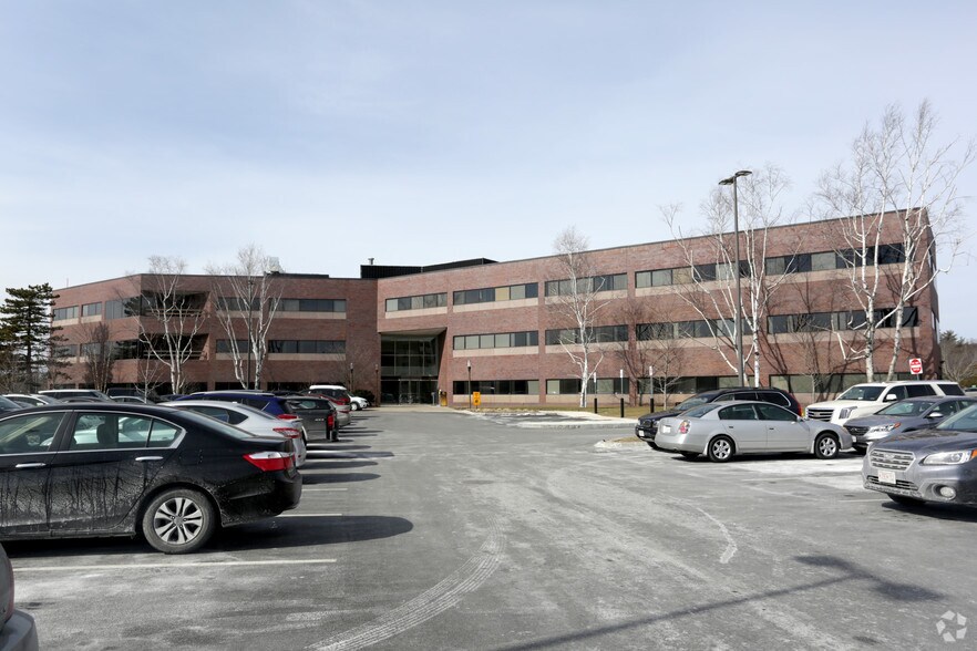 100 District Ave, Burlington, MA à louer - Photo du bâtiment - Image 2 de 5