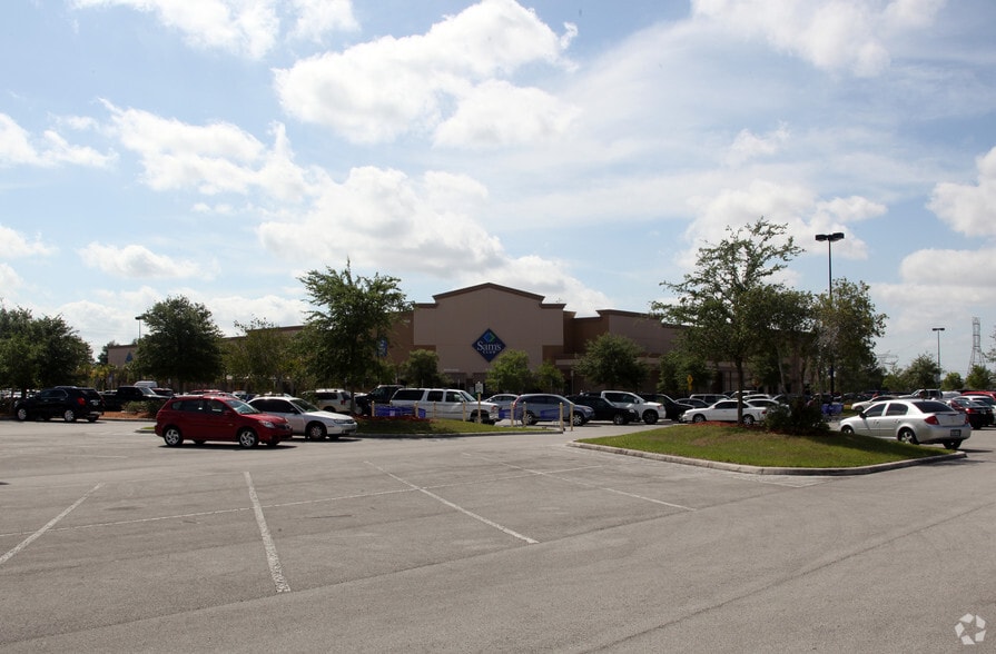 13050-13088 Cortez Blvd, Spring Hill, FL for lease - Building Photo - Image 3 of 6