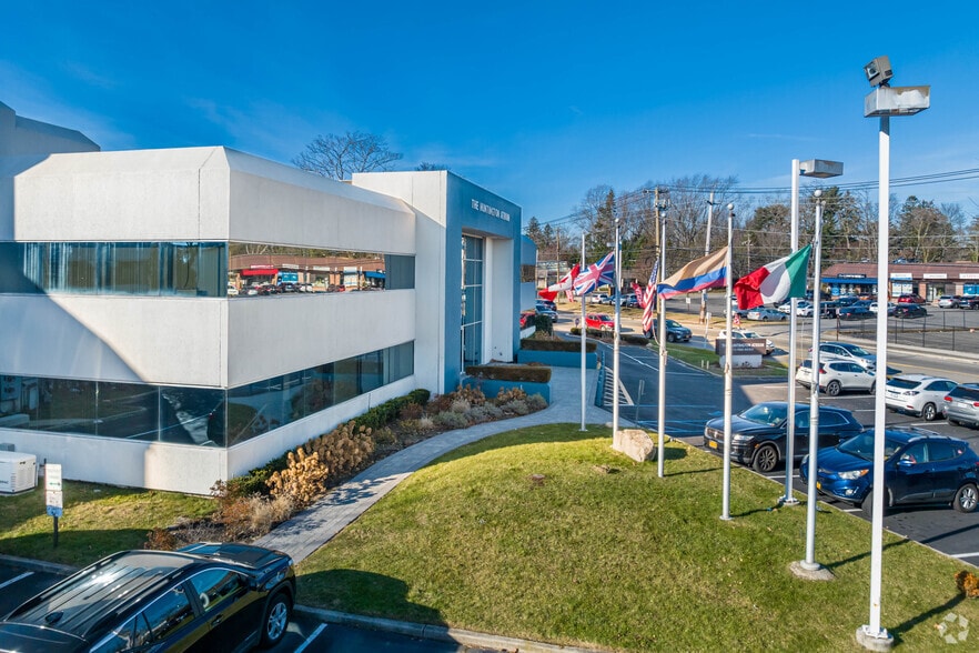 775 Park Ave, Huntington, NY for lease - Building Photo - Image 1 of 8