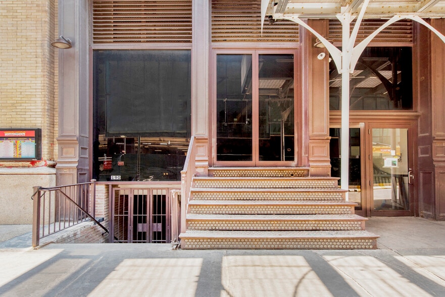 190 Mercer St, New York, NY for lease - Building Photo - Image 1 of 4