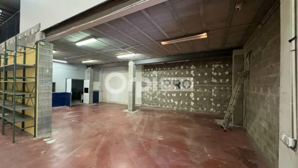 Office in Vaulx-en-Velin for lease - Interior Photo - Image 3 of 6
