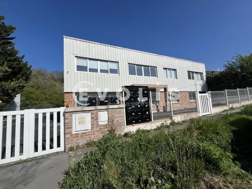 Office in Neuilly-sur-Marne for lease Building Photo- Image 1 of 9