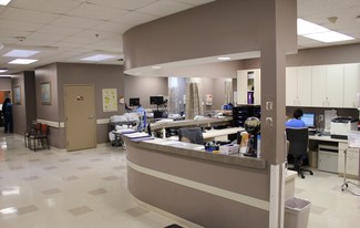 Medical Building w/ 4 Procedure Rooms - Services immobiliers commerciaux