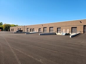 7308 S Millers Way, Oak Creek, WI for lease Interior Photo- Image 2 of 9