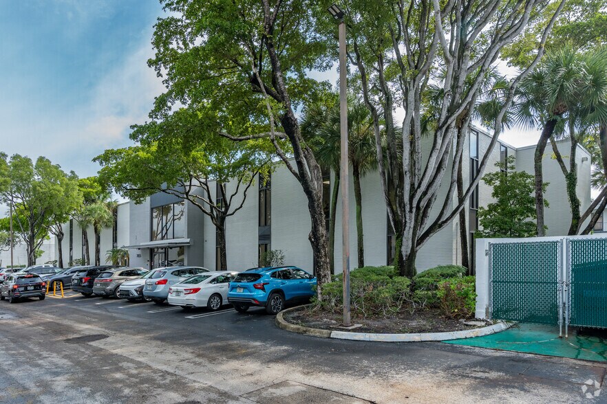 7855 NW 12th St, Doral, FL à louer - Photo du bâtiment - Image 3 de 5