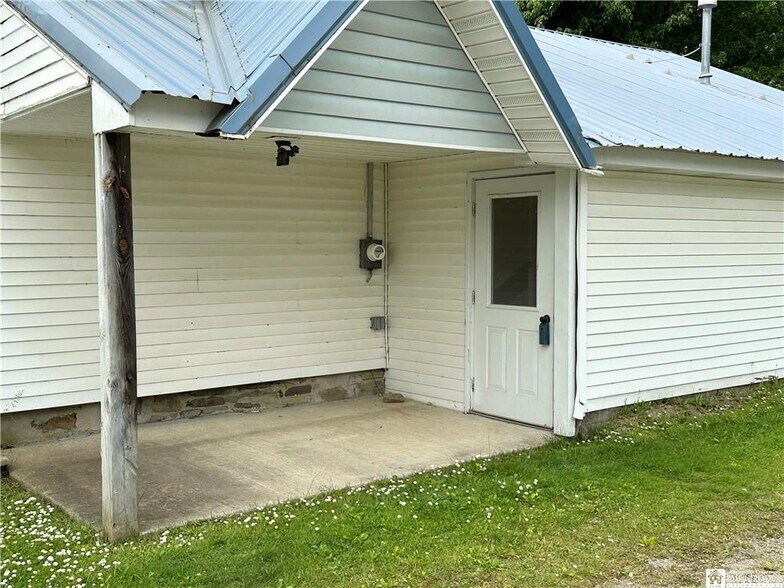 6837 Main St, Cherry Creek, NY à vendre - Photo du bâtiment - Image 2 de 21