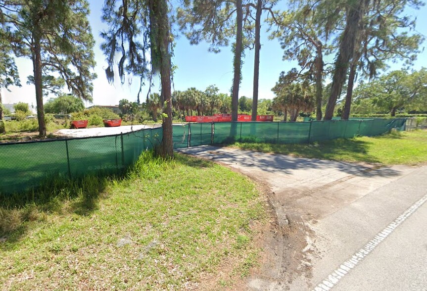 10500 Scenic Dr, Port Richey, FL à vendre - Photo du bâtiment - Image 1 de 6