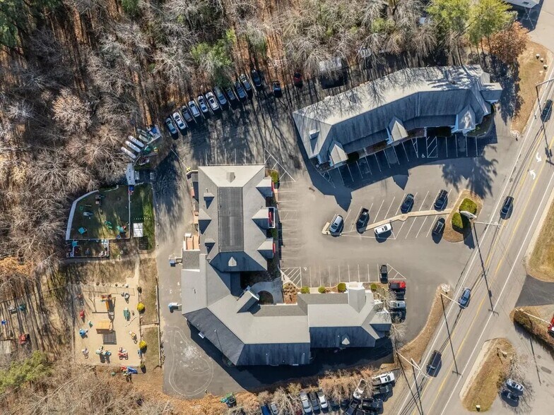 105 Lafayette Road portefeuille de 2 propriétés à vendre sur LoopNet.ca - Photo du bâtiment - Image 2 de 4