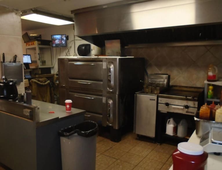 910-912 St Laurent Blvd, Ottawa, ON for sale - Interior Photo - Image 3 of 9