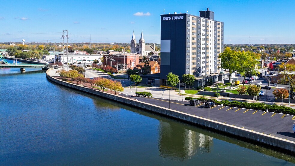 311 N Ottawa St, Joliet, IL à louer - Photo du bâtiment - Image 3 de 27