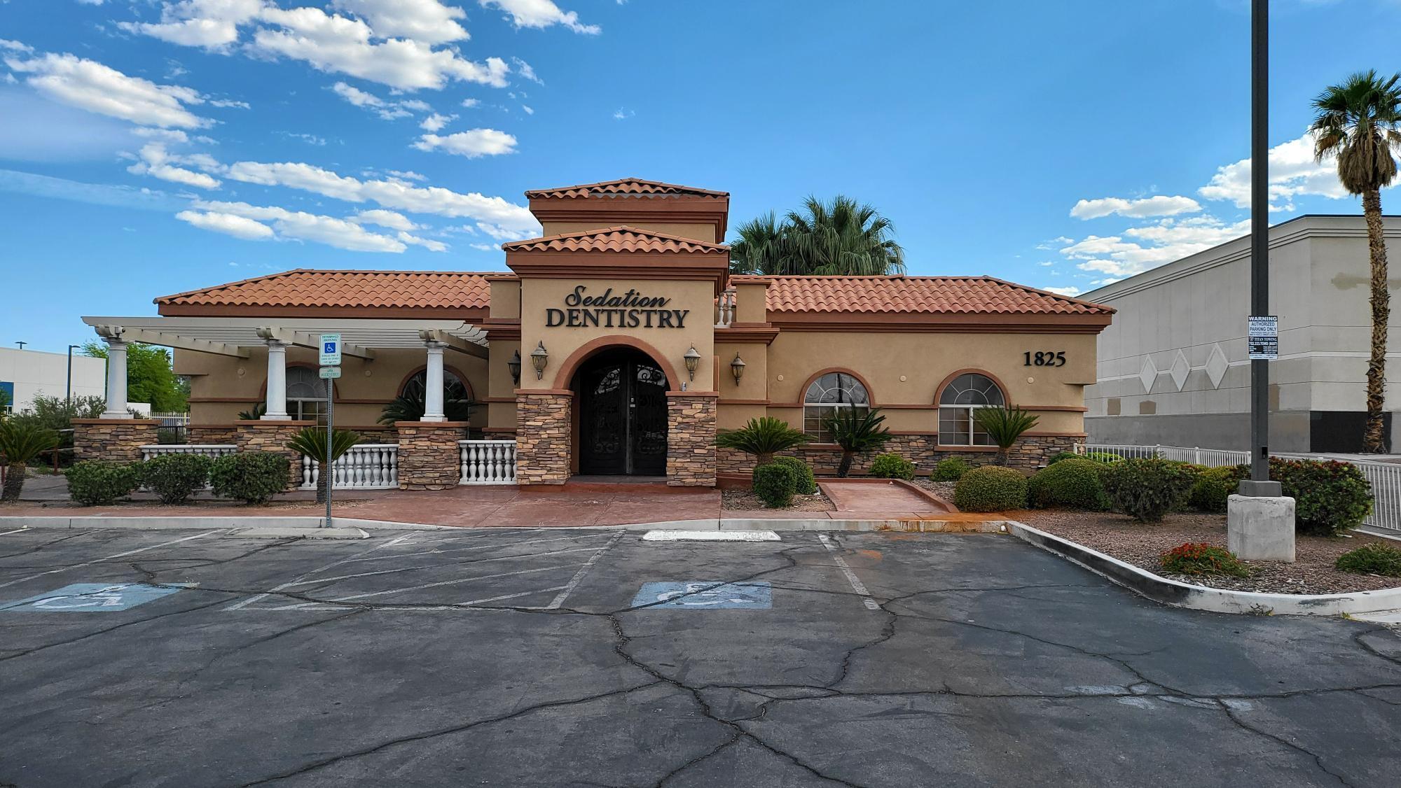 1825 E Flamingo Rd, Las Vegas, NV for lease Primary Photo- Image 1 of 65