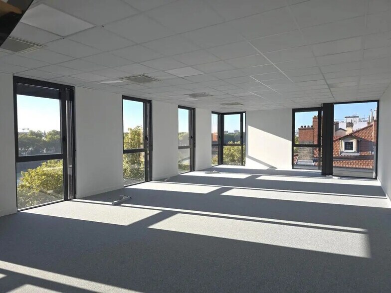 19 Quai Perrache, Lyon à vendre - Photo du bâtiment - Image 3 de 12