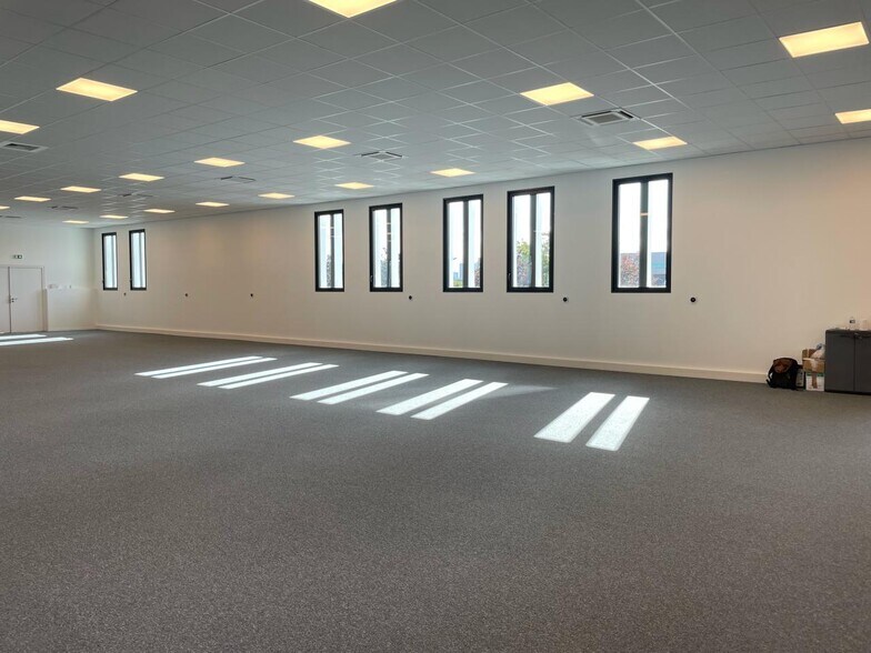 Bureau dans Argenteuil à louer - Photo du bâtiment - Image 2 de 12